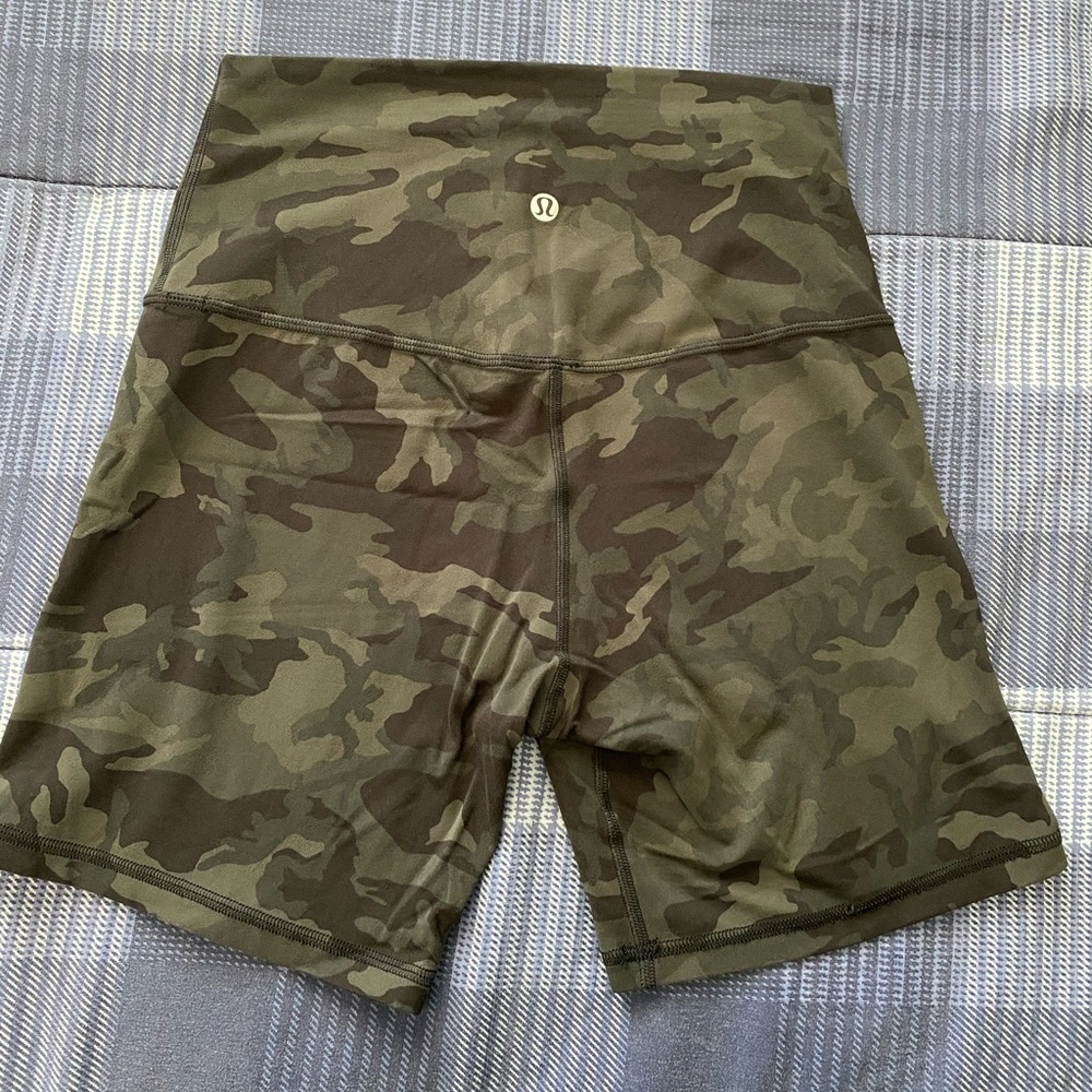 Lululemon alight 6 inch shorts